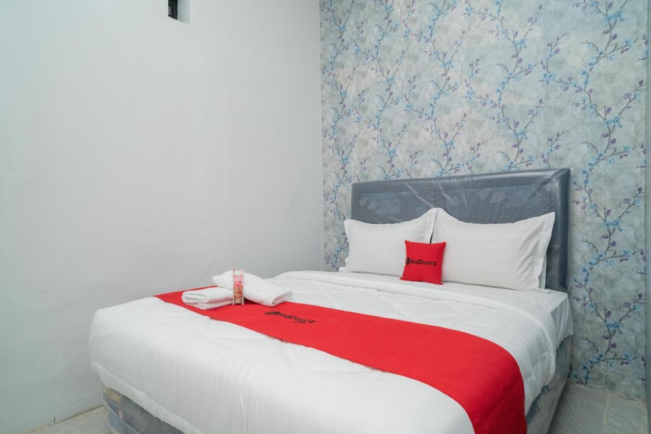 Reddoorz Plus Near Itc Cempaka Mas 2 Jakarta Kültér fotó