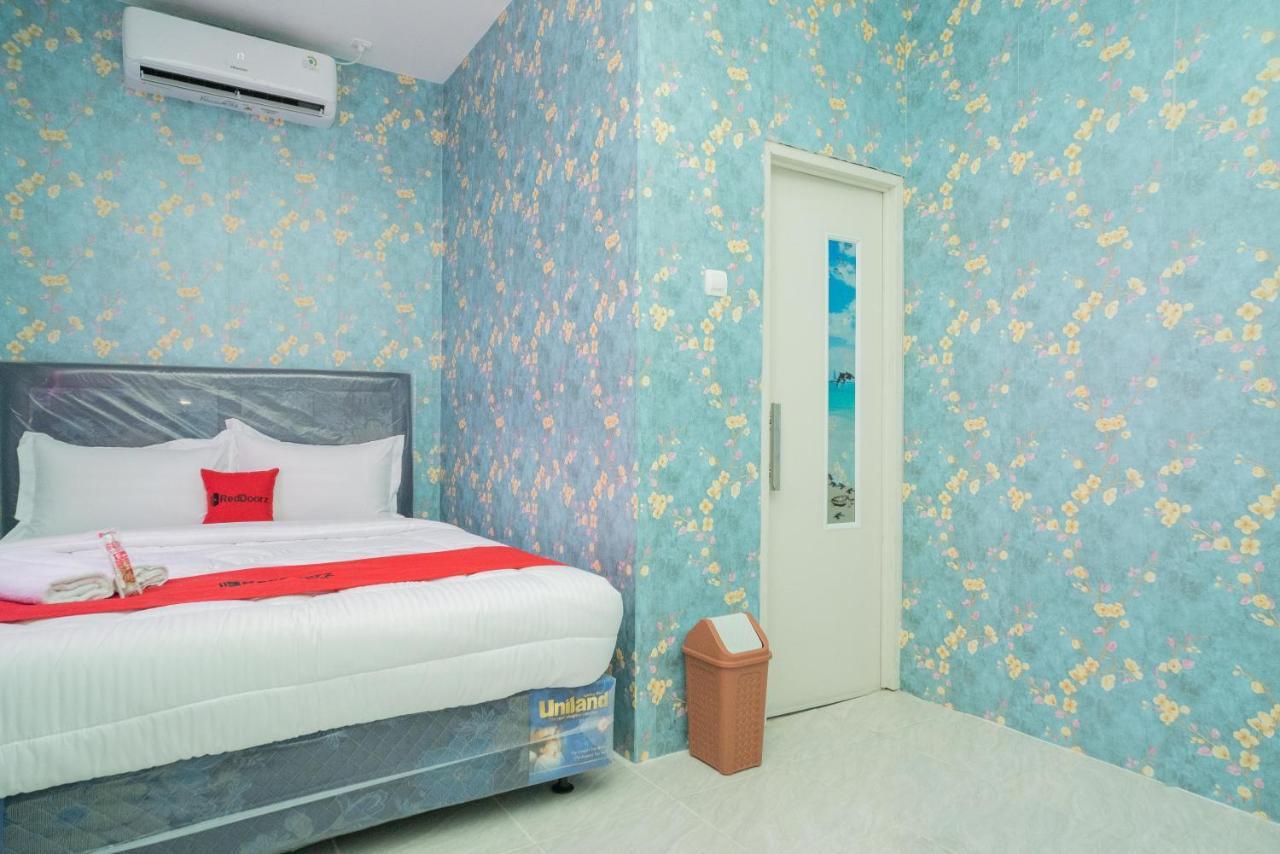 Reddoorz Plus Near Itc Cempaka Mas 2 Jakarta Kültér fotó