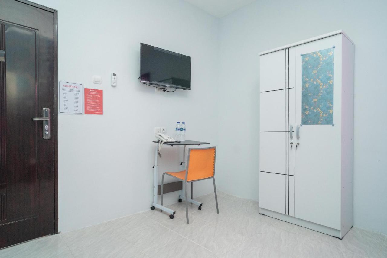 Reddoorz Plus Near Itc Cempaka Mas 2 Jakarta Kültér fotó