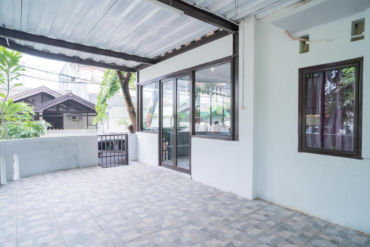 Reddoorz Plus Near Itc Cempaka Mas 2 Jakarta Kültér fotó