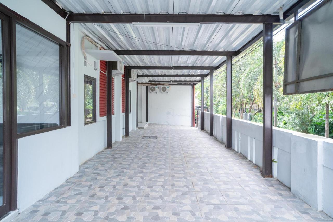 Reddoorz Plus Near Itc Cempaka Mas 2 Jakarta Kültér fotó