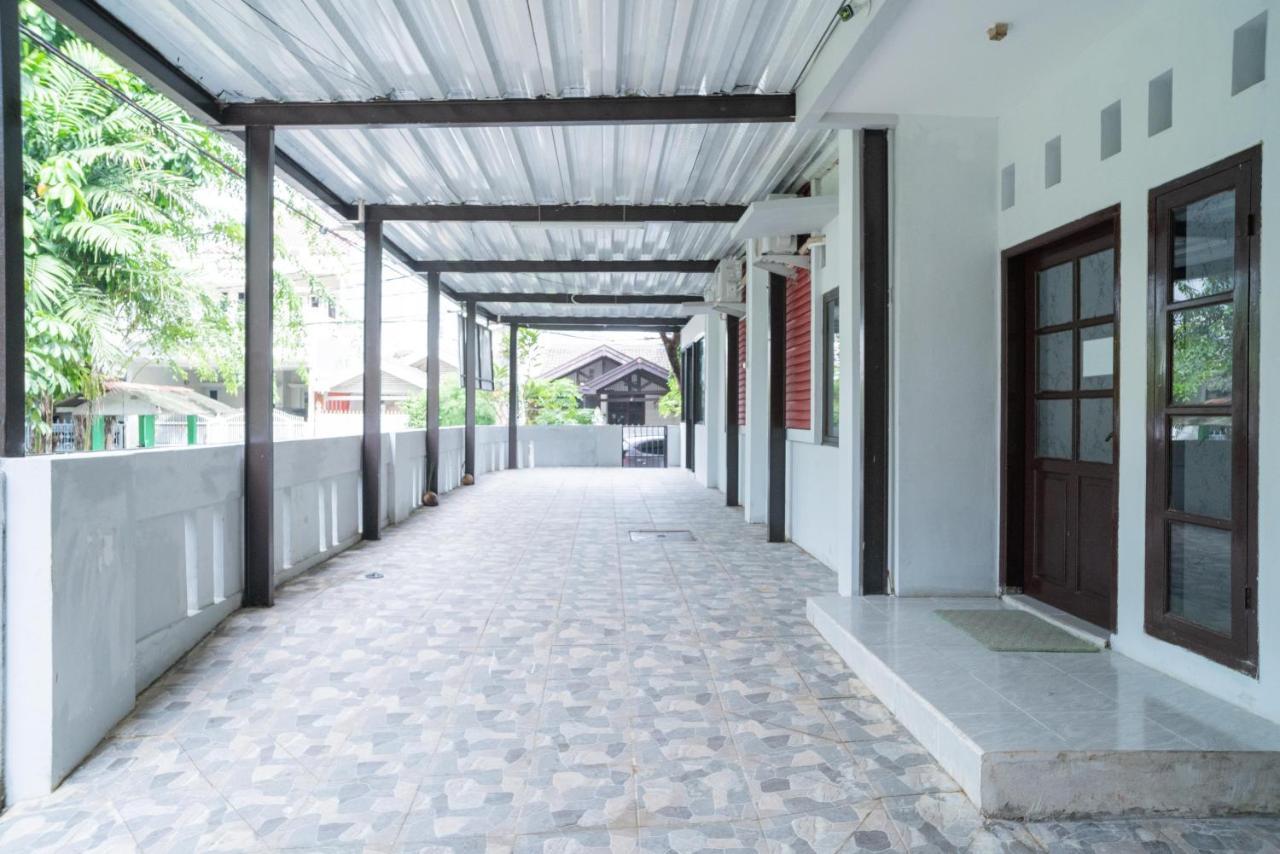 Reddoorz Plus Near Itc Cempaka Mas 2 Jakarta Kültér fotó