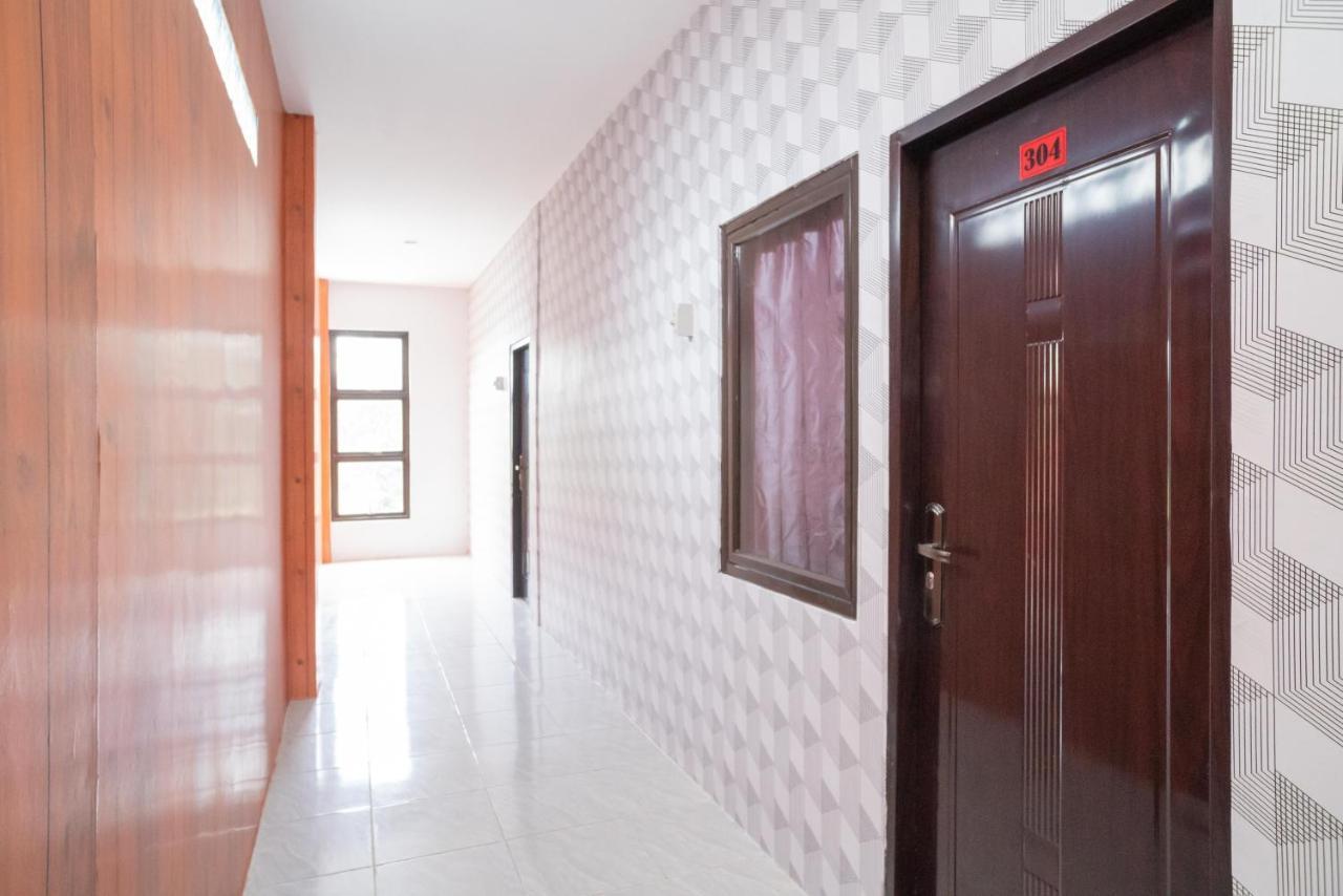 Reddoorz Plus Near Itc Cempaka Mas 2 Jakarta Kültér fotó