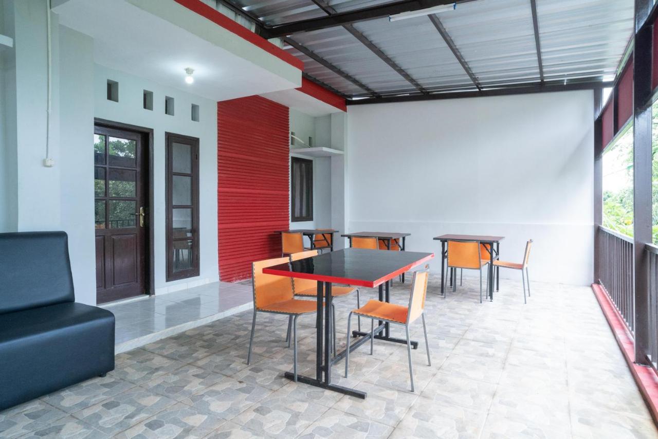 Reddoorz Plus Near Itc Cempaka Mas 2 Jakarta Kültér fotó