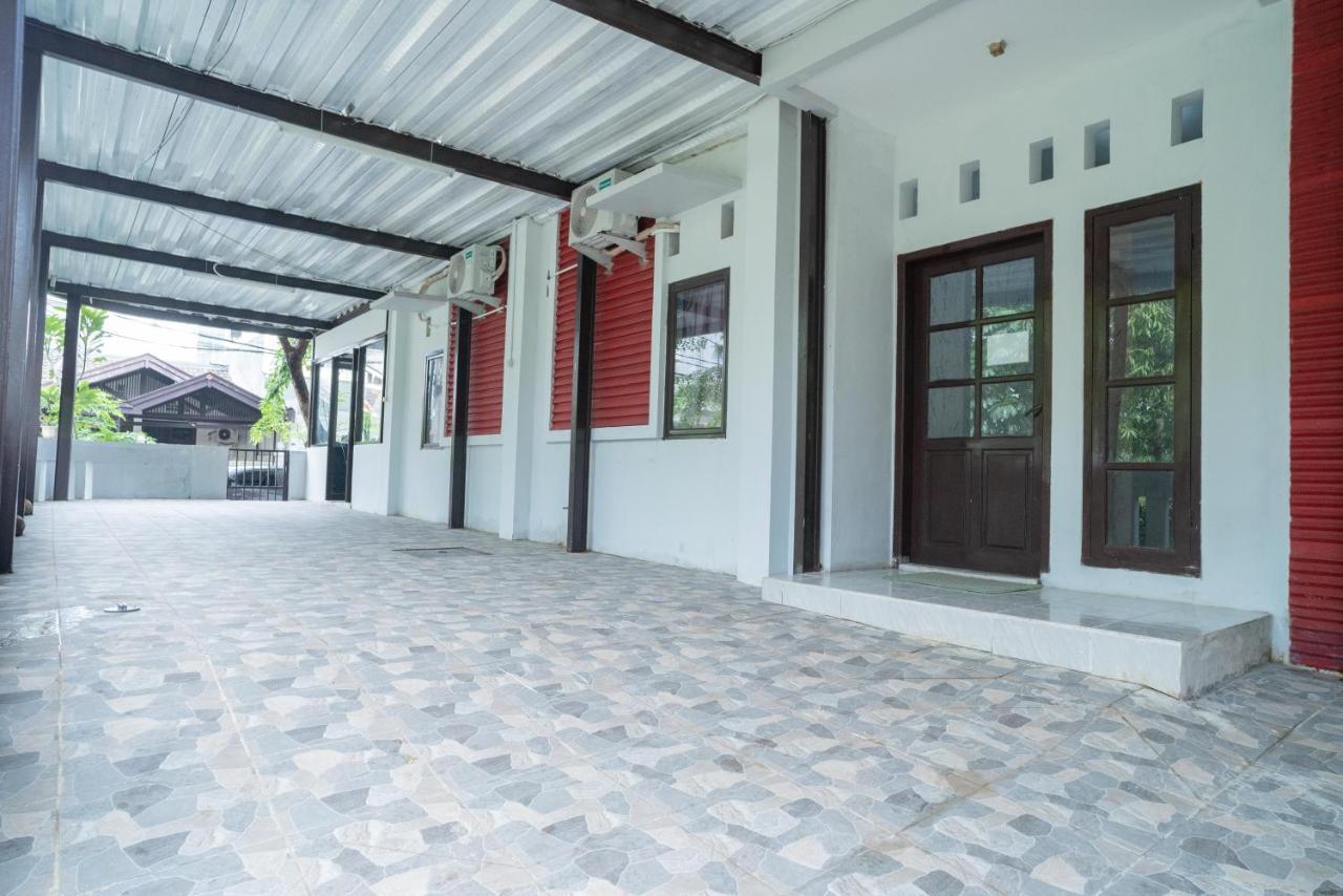 Reddoorz Plus Near Itc Cempaka Mas 2 Jakarta Kültér fotó