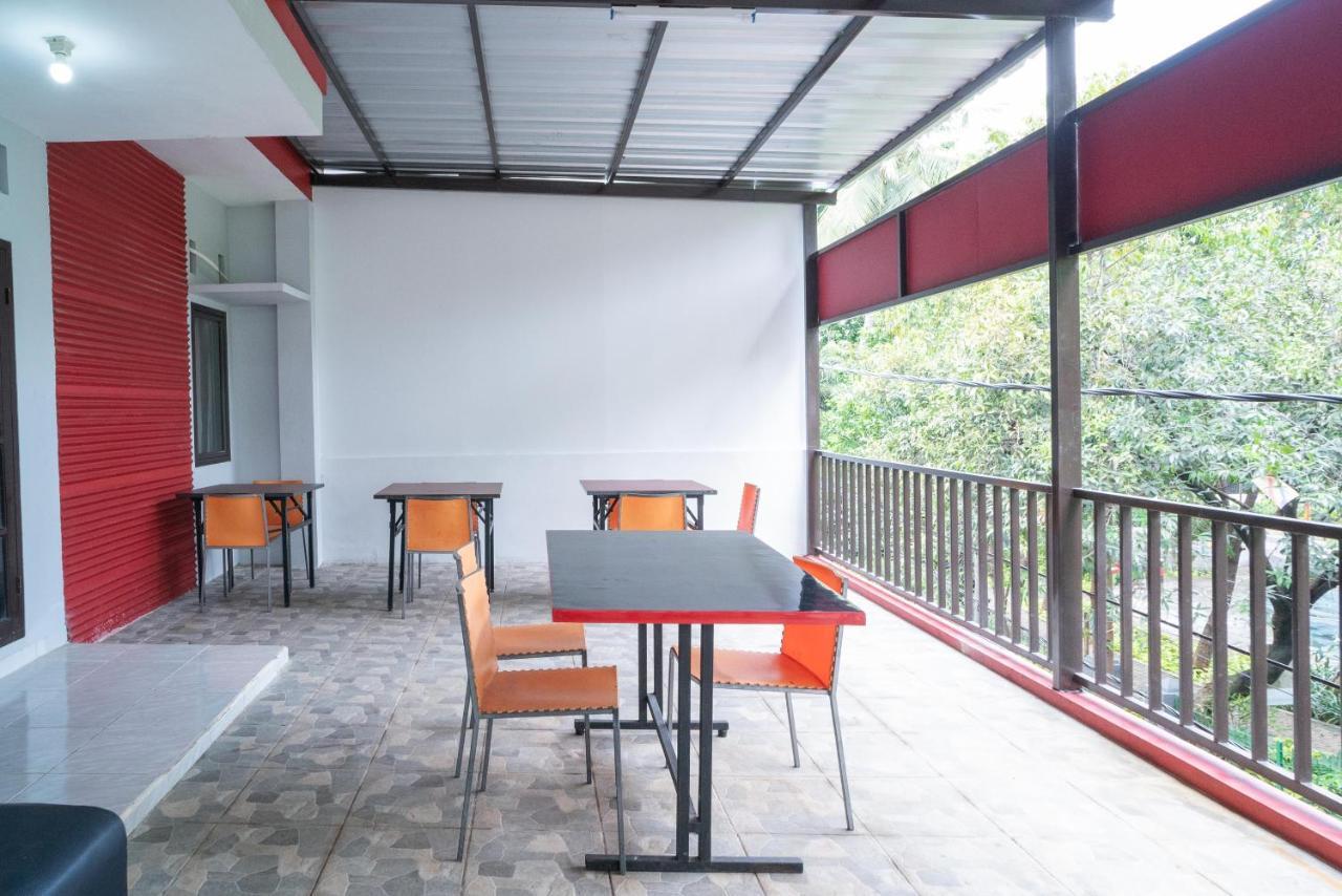 Reddoorz Plus Near Itc Cempaka Mas 2 Jakarta Kültér fotó