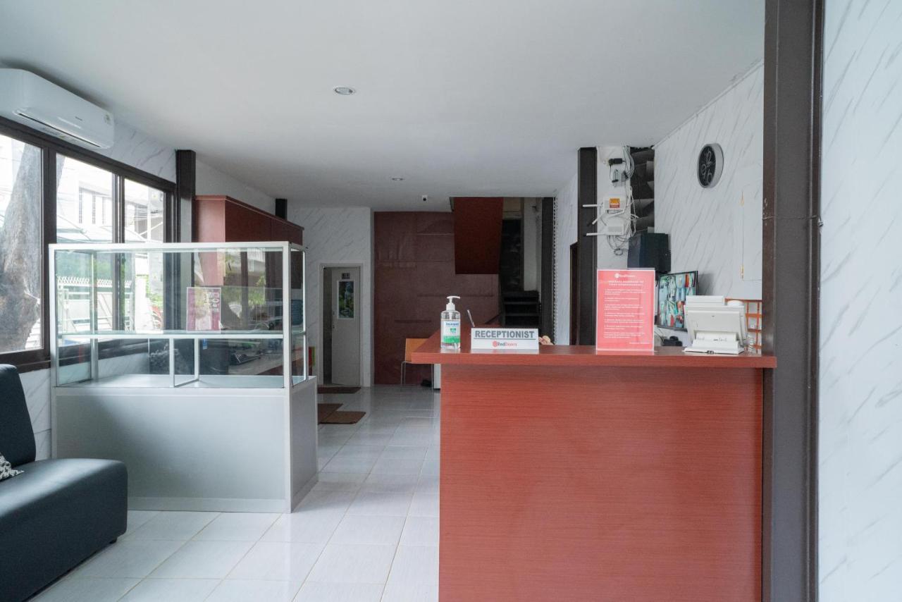 Reddoorz Plus Near Itc Cempaka Mas 2 Jakarta Kültér fotó