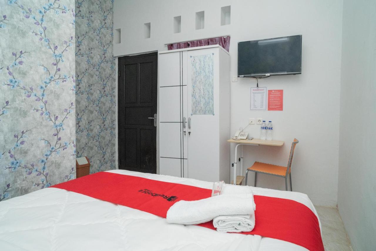 Reddoorz Plus Near Itc Cempaka Mas 2 Jakarta Kültér fotó