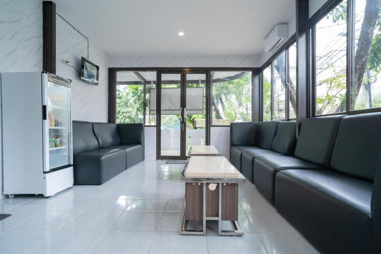 Reddoorz Plus Near Itc Cempaka Mas 2 Jakarta Kültér fotó