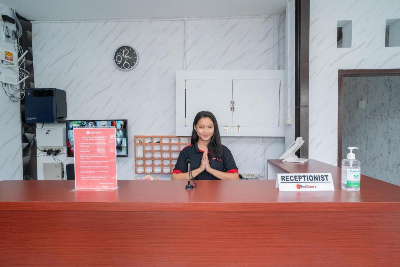 Reddoorz Plus Near Itc Cempaka Mas 2 Jakarta Kültér fotó
