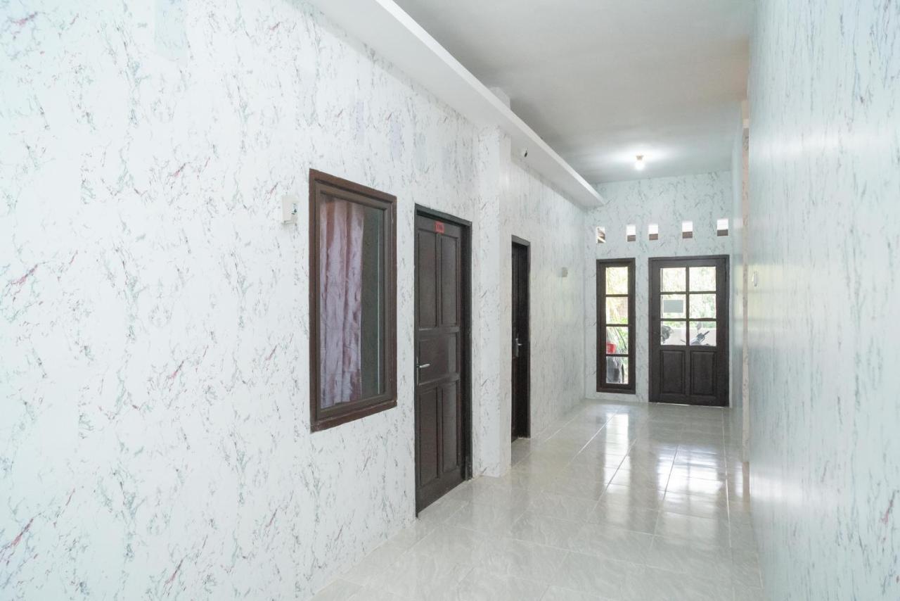 Reddoorz Plus Near Itc Cempaka Mas 2 Jakarta Kültér fotó