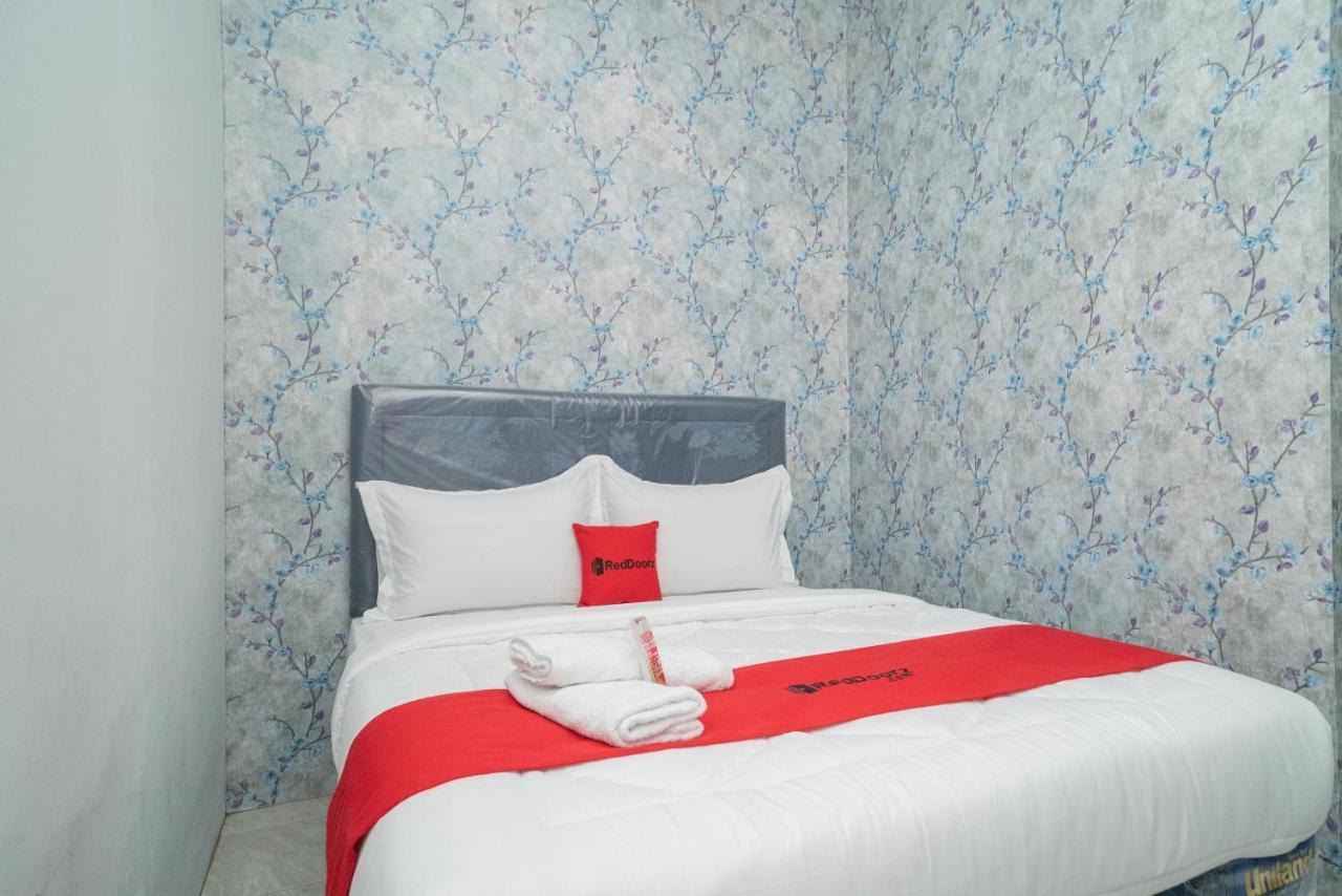 Reddoorz Plus Near Itc Cempaka Mas 2 Jakarta Kültér fotó
