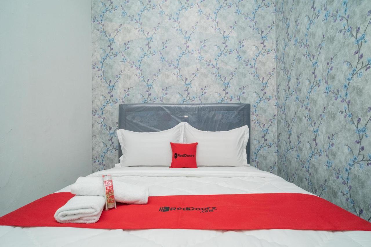 Reddoorz Plus Near Itc Cempaka Mas 2 Jakarta Kültér fotó